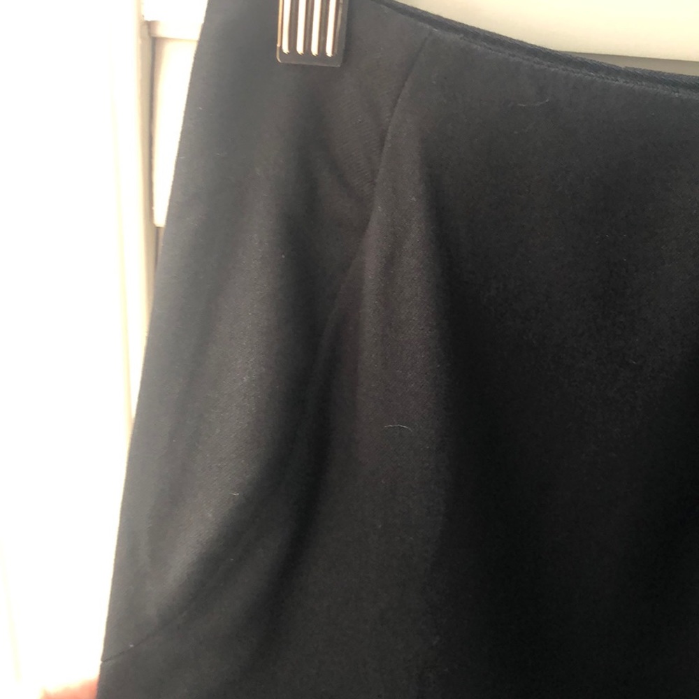 Banana Republic, classic black skirt - Picture 5 of 6
